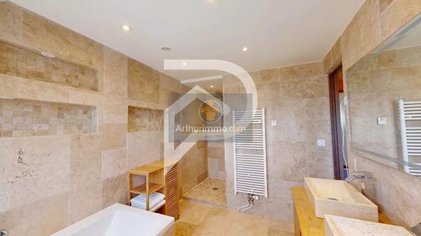 Vente                                                      Maison
                        
                     8 pièces                      168 m2                     à Marly-le-Roi