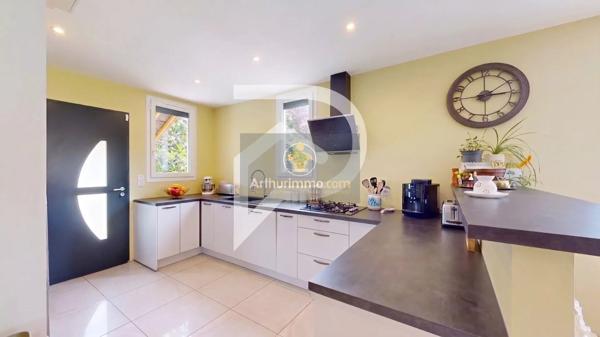 Vente                                                      Maison
                        
                     8 pièces                      168 m2                     à Marly-le-Roi