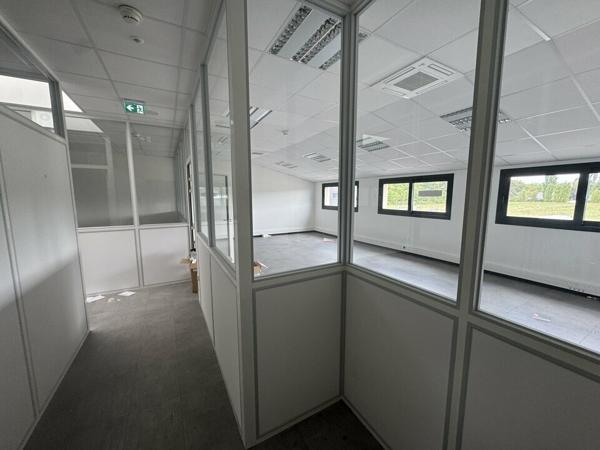 LA VILLE-AUX-DAMES LES FOUGEROLLES BUREAUX A LOUER DE 115 M² 3 PARKINGS