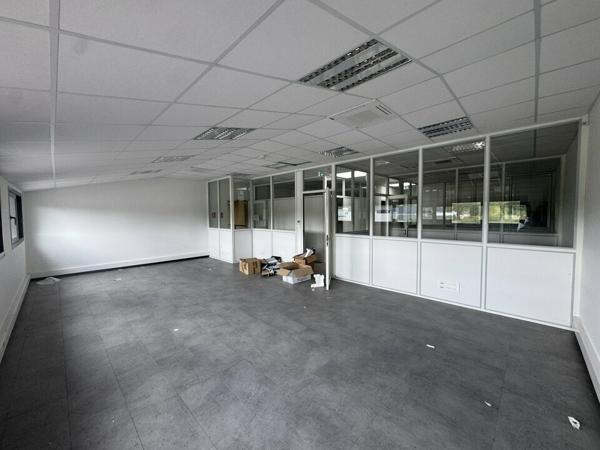 LA VILLE-AUX-DAMES LES FOUGEROLLES BUREAUX A LOUER DE 115 M² 3 PARKINGS