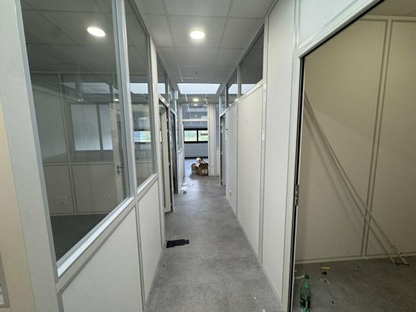 LA VILLE-AUX-DAMES LES FOUGEROLLES BUREAUX A LOUER DE 115 M² 3 PARKINGS