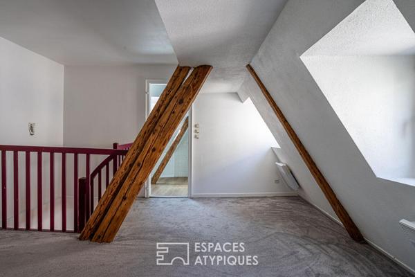 Duplex niché sous les toits au coeur de la Grande Île