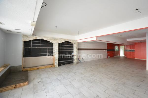 EXCLUSIVITÉ – STENAY CENTRE – VASTE APPARTEMENT SUR PLUSIEURS NIVEAUX AVEC GRANDE SURFACE EN REZ-DE-CHAUSSÉE À TRANSFORMER