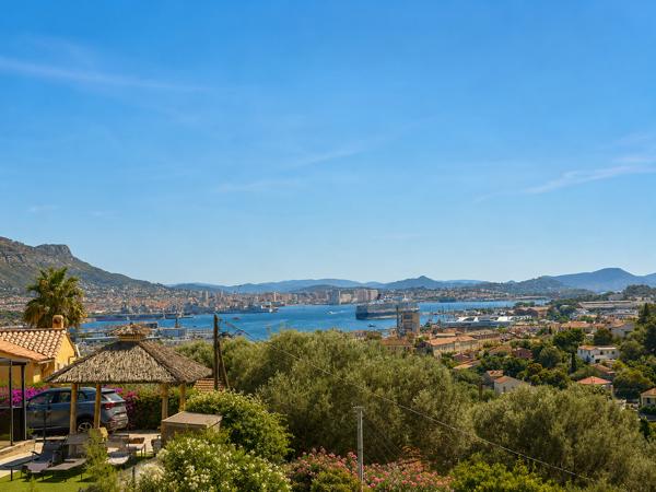 Maison
         4 pièces
        - 94 m² Exclusivité 375 000 € *
