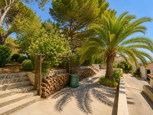 Maison
         4 pièces
        - 94 m² Exclusivité 375 000 € *