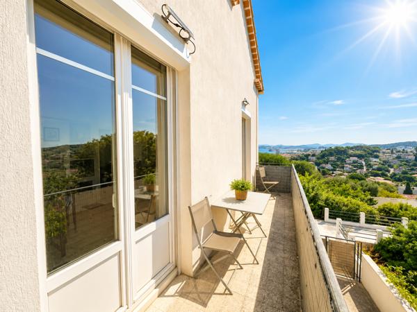 Maison
         4 pièces
        - 94 m² Exclusivité 375 000 € *