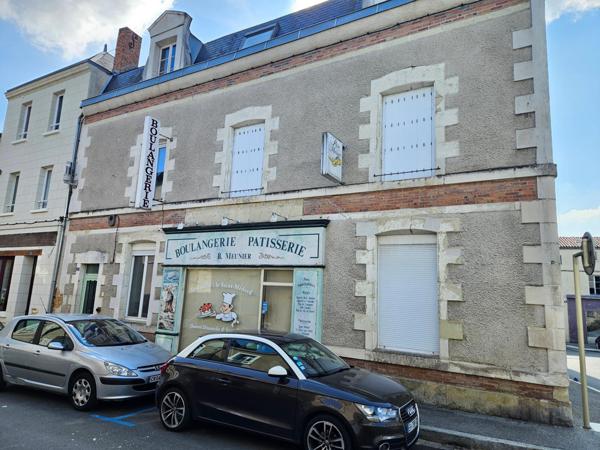 Maison à THOUARS, 79100 - 11 pièces 260m²