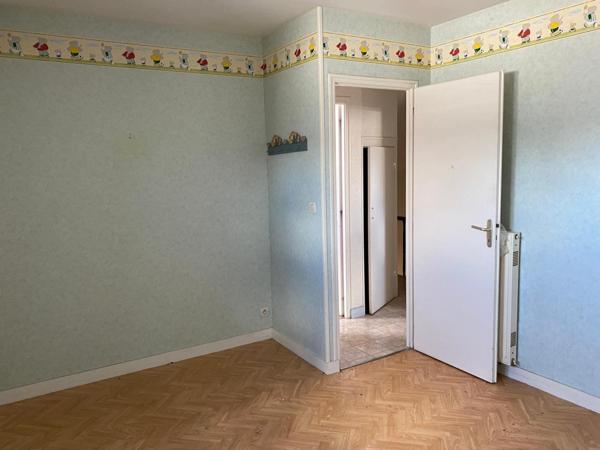 Maison à THOUARS, 79100 - 11 pièces 260m²