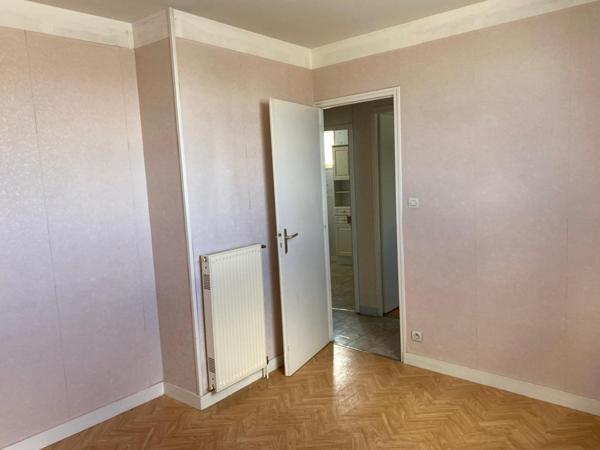 Maison à THOUARS, 79100 - 11 pièces 260m²