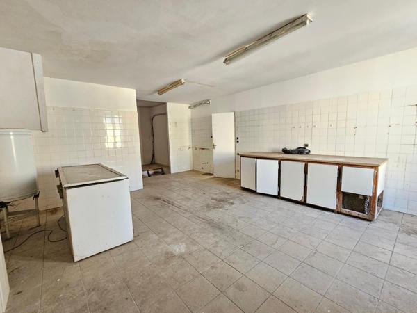 Maison à THOUARS, 79100 - 11 pièces 260m²