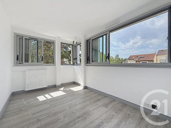Appartement F3 à vendre  3 pièces - 61,39 m 2   NANTERRE  - 92