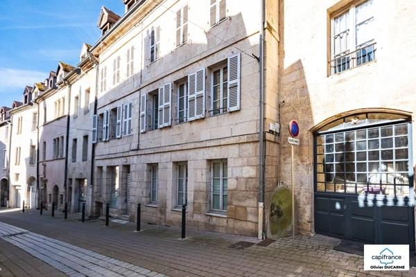 Appartement à vendre 3 pièces DOLE (39), hyper centre ville, superbement rénové avec local remise