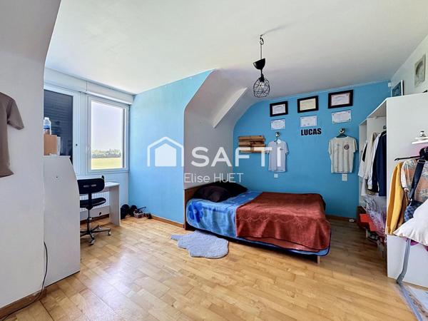 spacieuse propriété familiale nichée au cœur d’un terrain d’environ 7 000 m²