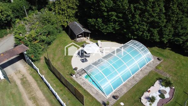 spacieuse propriété familiale nichée au cœur d’un terrain d’environ 7 000 m²