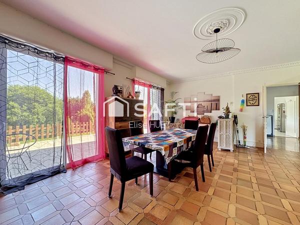 spacieuse propriété familiale nichée au cœur d’un terrain d’environ 7 000 m²