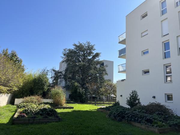 Décines-Charpieu (69150) DECINES CHARPIEU APPARTEMENT PMR 60 m² AVEC TERRASSE ET GARAGE