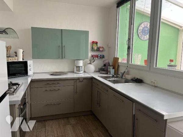 Une maison de ville située sur la commune de BEAUMONT-LE-ROGER (entre SERQUIGNY et LE NEUBOURG)...