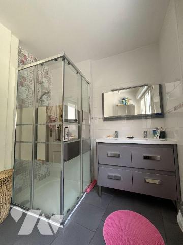 Une maison de ville située sur la commune de BEAUMONT-LE-ROGER (entre SERQUIGNY et LE NEUBOURG)...