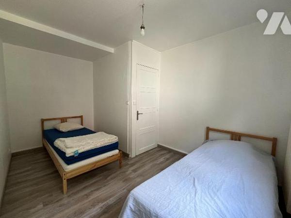 Une maison de ville située sur la commune de BEAUMONT-LE-ROGER (entre SERQUIGNY et LE NEUBOURG)...