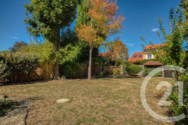 Maison à vendre  8 pièces - 183,76 m 2   ERMONT  - 95