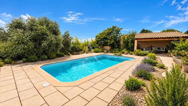 VILLA DE 122.23M2 AVEC TERRASSE PISCINE ET GARAGE AU CALME À CRUIS