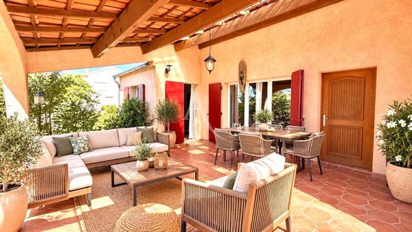 VILLA DE 122.23M2 AVEC TERRASSE PISCINE ET GARAGE AU CALME À CRUIS