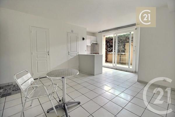 Appartement F1 à vendre  1 pièce - 26 m 2   NOISY LE GRAND  - 93