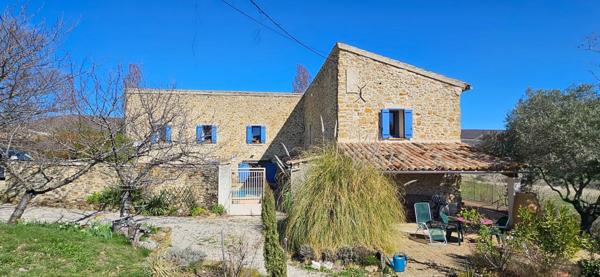 Ancienne ferme en pierres entièrement rénovée en Haute Provence