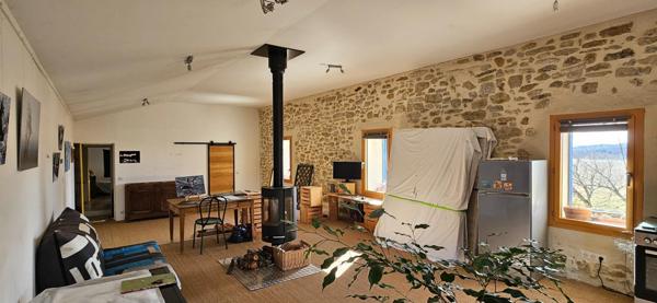 Ancienne ferme en pierres entièrement rénovée en Haute Provence