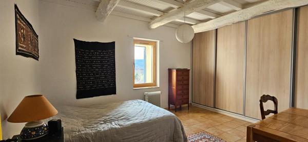 Ancienne ferme en pierres entièrement rénovée en Haute Provence