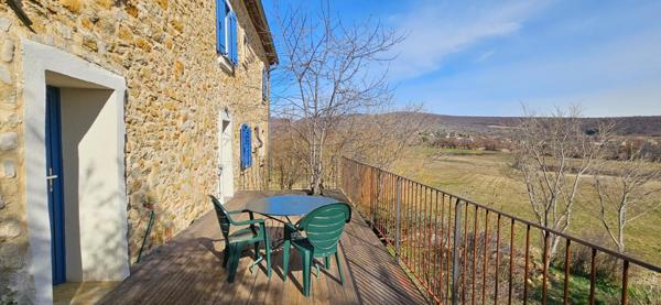 Ancienne ferme en pierres entièrement rénovée en Haute Provence