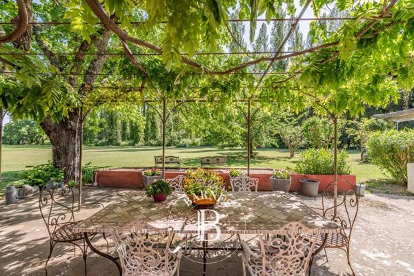 Salernes, Maison d'hôtes 6 Chambres -  258 m² à vendre