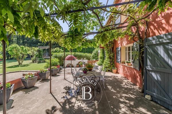 Salernes, Maison d'hôtes 6 Chambres -  258 m² à vendre