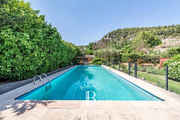 Salernes, Maison d'hôtes 6 Chambres -  258 m² à vendre