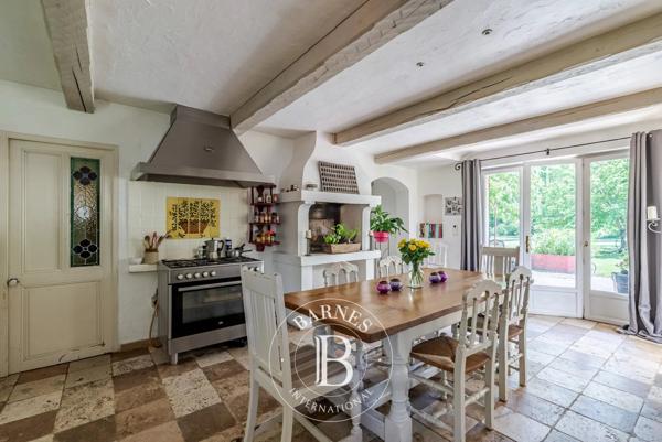 Salernes, Maison d'hôtes 6 Chambres -  258 m² à vendre