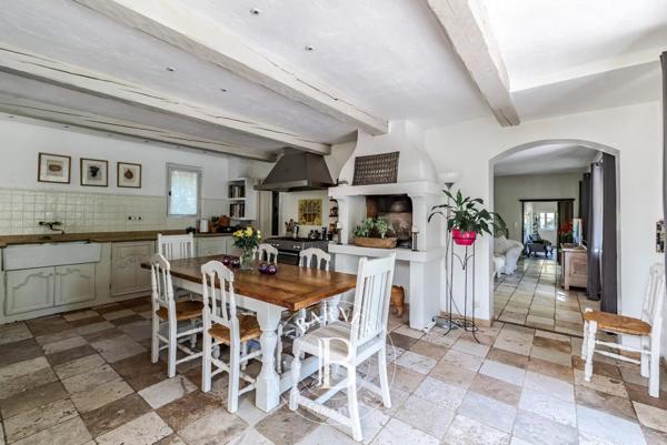 Salernes, Maison d'hôtes 6 Chambres -  258 m² à vendre