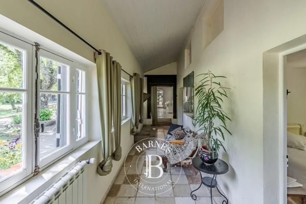 Salernes, Maison d'hôtes 6 Chambres -  258 m² à vendre