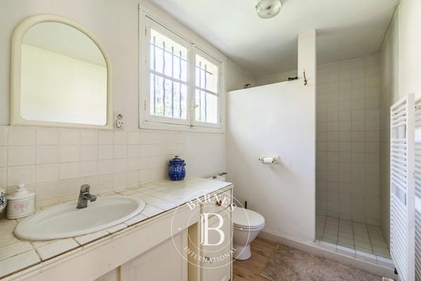 Salernes, Maison d'hôtes 6 Chambres -  258 m² à vendre