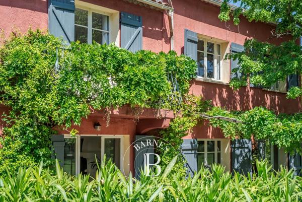 Salernes, Maison d'hôtes 6 Chambres -  258 m² à vendre