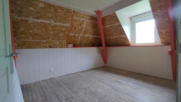 MAISON FAMILIALE EN PIERRES + DÉPENDANCES + PARCELLE BOISÉE