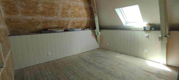 MAISON FAMILIALE EN PIERRES + DÉPENDANCES + PARCELLE BOISÉE