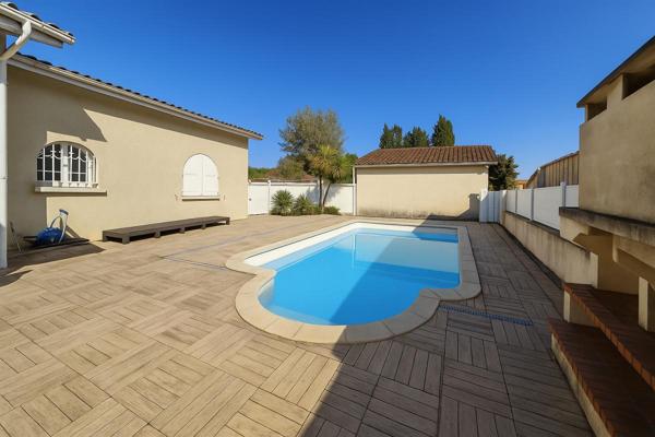 Maison de plain-pied 125 m² - 4 chambres, piscine, garage avec mezzanine, Ambès (33810)