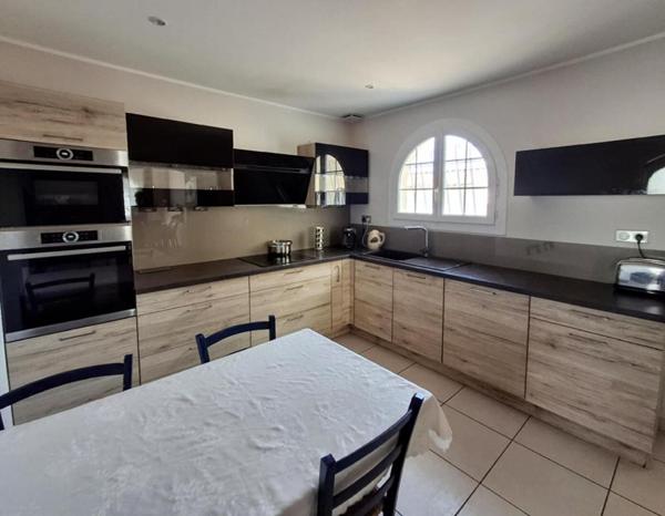 Maison de plain-pied 125 m² - 4 chambres, piscine, garage avec mezzanine, Ambès (33810)