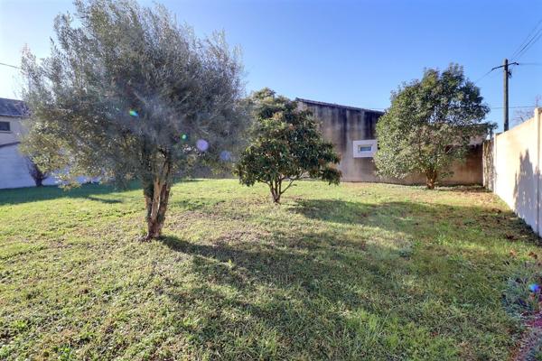 A VENDRE  à ENTRAIGUES SUR LA SORGUE Terrain constructible 348 m²