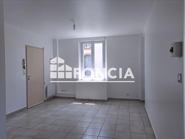 Location Studio 22 m² - 15 PLACE DU DOCTEUR FRUCHAUD Trementines 49340