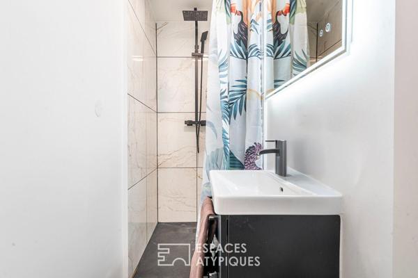 Maison divisée en duplex avec jardin