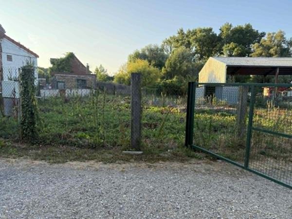 TERRAIN CONSTRUCTIBLE NON VIABILISE