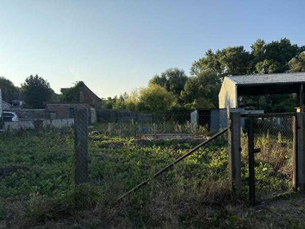 TERRAIN CONSTRUCTIBLE NON VIABILISE