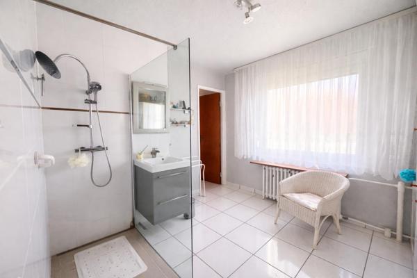 Appartement Rdc 4 chambres, terrain privatif 229 m2