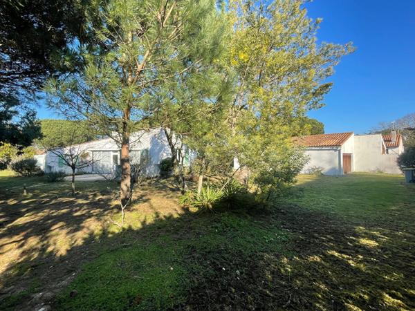 A VENDRE LES PORTES EN RE MAISON PLAIN PIED 160M2 SUR TERRAIN DE 2270M2